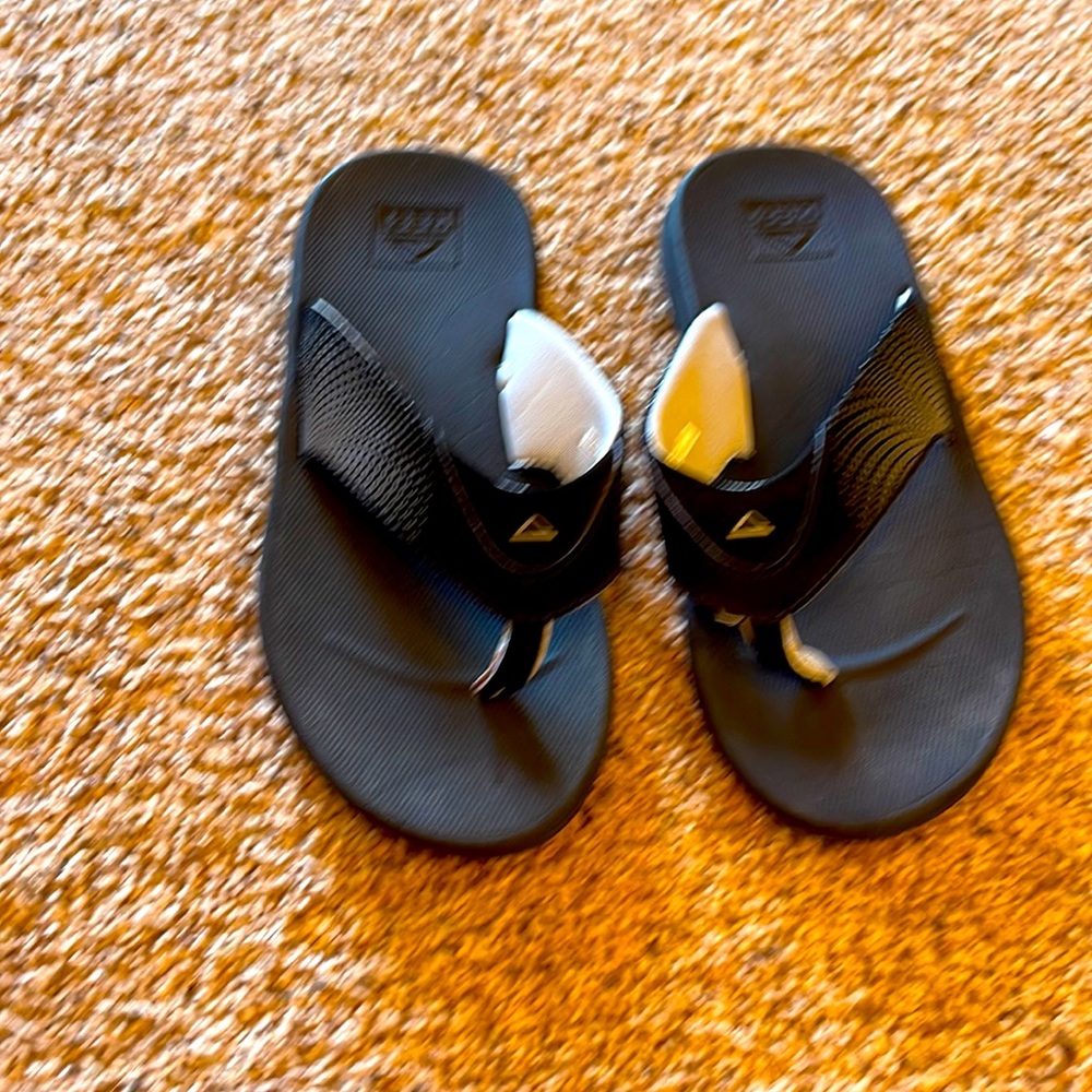 Reef youth flip-flops size 5/6. Grover style unworn